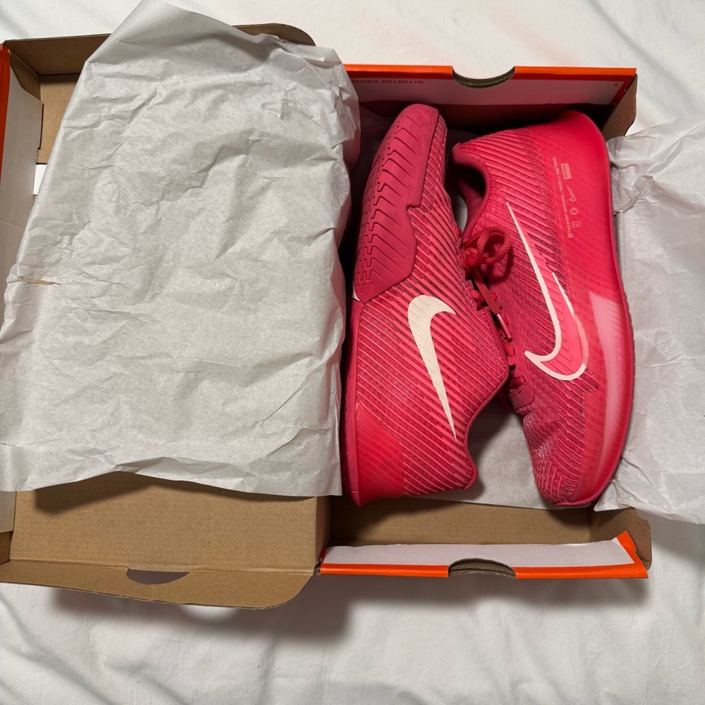 Women’s Nike Zoom Vapor 11 HC Size 9 Tennis Shoes